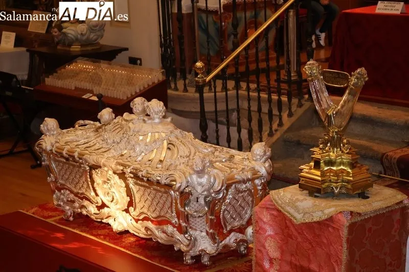 Foto 5 - La urna de plata de Santa Teresa: historia, restauraci&oacute;n y nueva conservaci&oacute;n