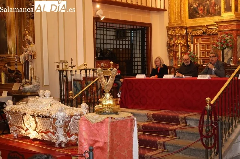 Foto 3 - La urna de plata de Santa Teresa: historia, restauraci&oacute;n y nueva conservaci&oacute;n