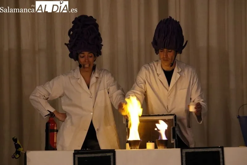 Foto 6 - Circociencia "juega con fuego" para cerrar la Semana Cultural de la Ciencia en el Santa Isabel