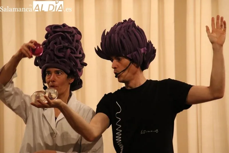 Foto 3 - Circociencia "juega con fuego" para cerrar la Semana Cultural de la Ciencia en el Santa Isabel