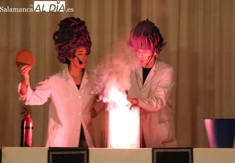 Foto 2 - Circociencia "juega con fuego" para cerrar la Semana Cultural de la Ciencia en el Santa Isabel
