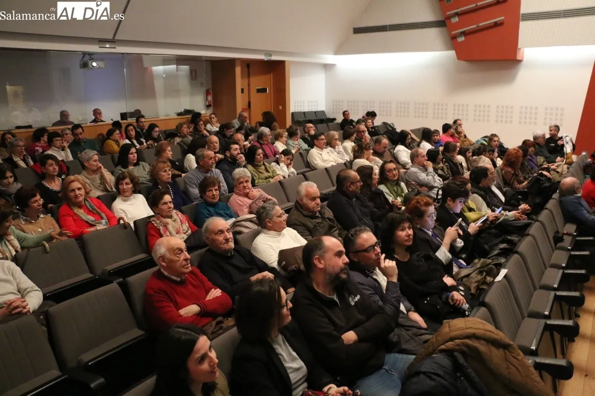 Entrega de premios y clausura del XXXVII Certamen Nacional de Teatro 'Villa de Vitigudino' / CORRAL