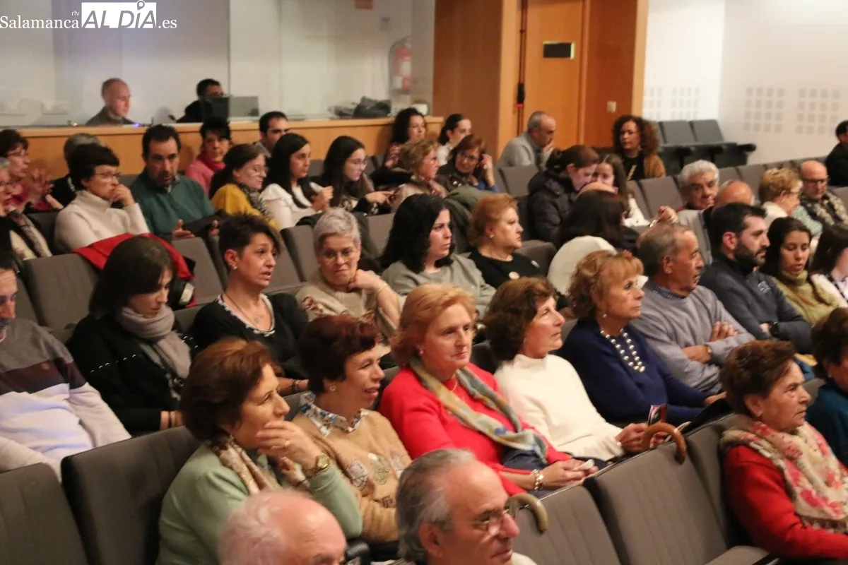 Entrega de premios y clausura del XXXVII Certamen Nacional de Teatro 'Villa de Vitigudino' / CORRAL