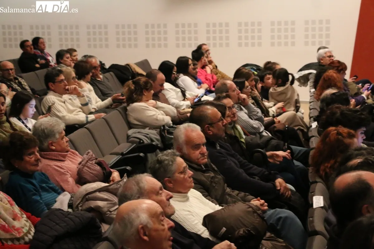 Entrega de premios y clausura del XXXVII Certamen Nacional de Teatro 'Villa de Vitigudino' / CORRAL