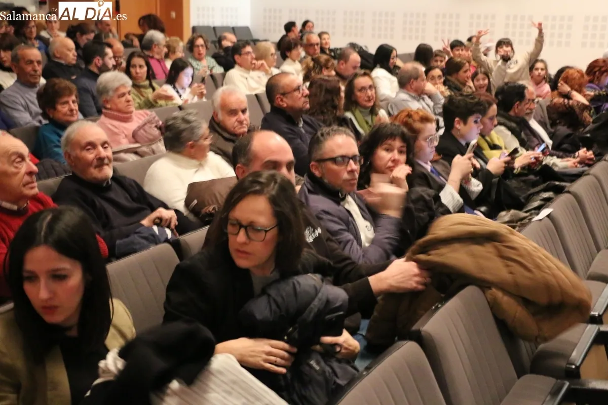 Entrega de premios y clausura del XXXVII Certamen Nacional de Teatro 'Villa de Vitigudino' / CORRAL
