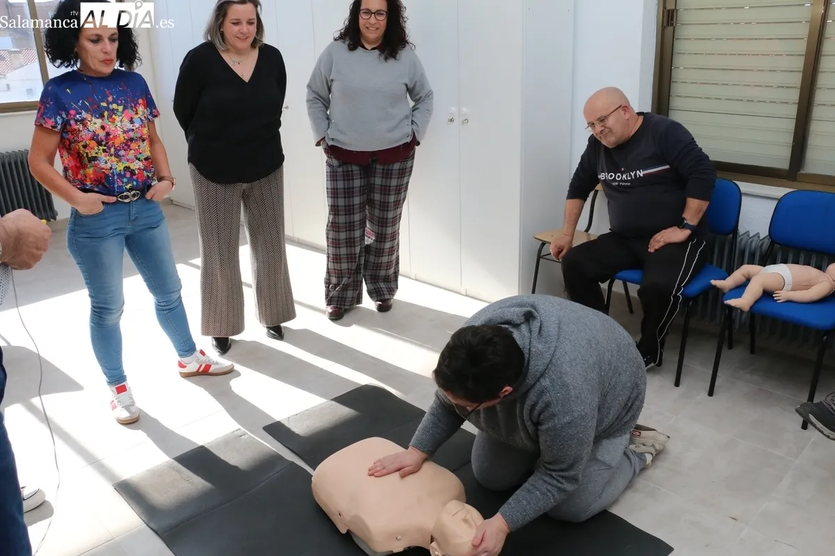 Curso formativo en Vitigudino para el uso de un desfibrilador semiautomático / CORRAL