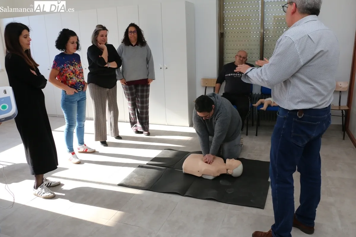 Curso formativo en Vitigudino para el uso de un desfibrilador semiautomático / CORRAL