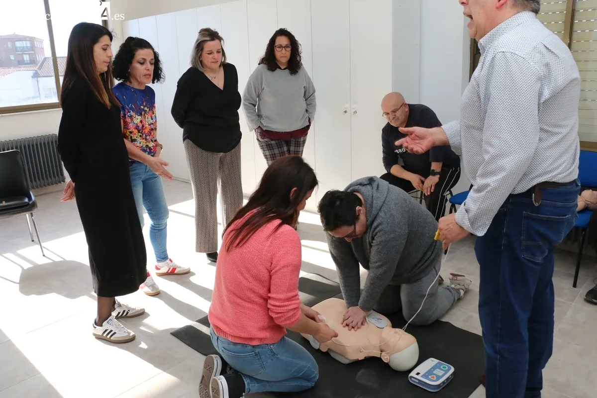 Curso formativo en Vitigudino para el uso de un desfibrilador semiautomático / CORRAL
