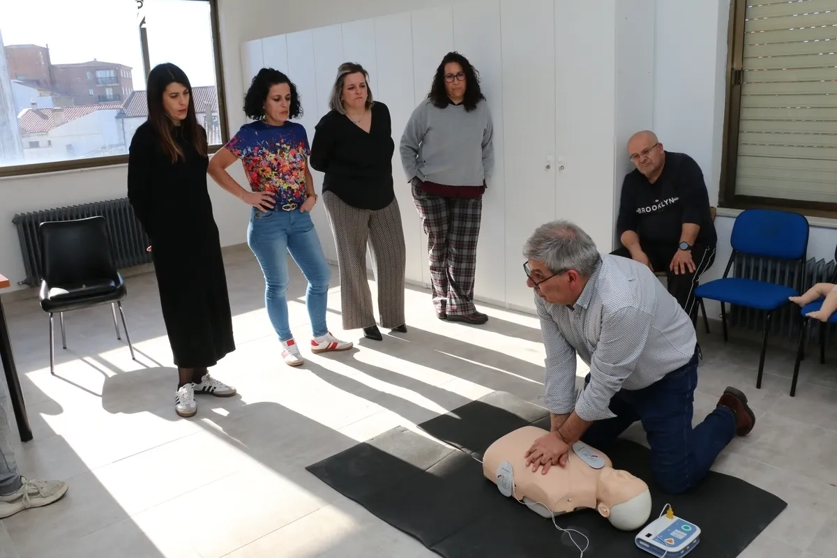 Curso formativo en Vitigudino para el uso de un desfibrilador semiautomático / CORRAL