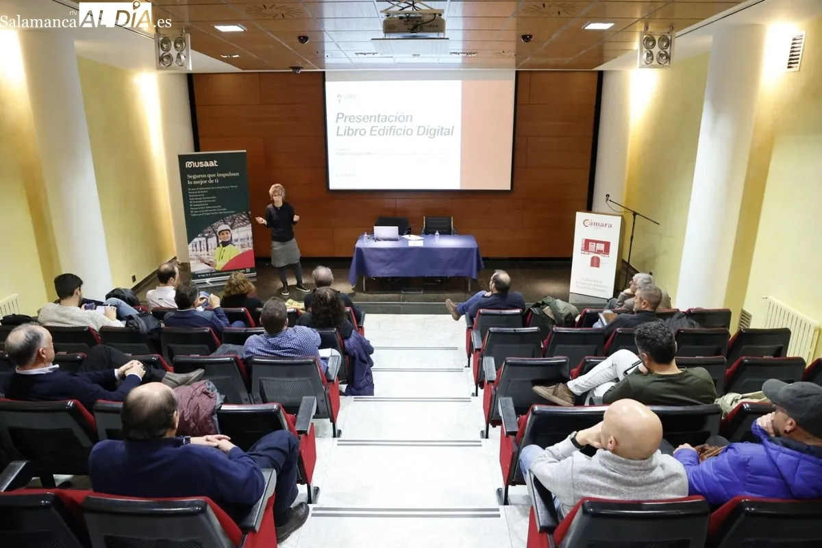 Jornada técnica sobre el ‘Libro del Edificio Digital’ (LED) organizada por el Colegio de Aparejadores de Salamanca en la Cámara de Comercio. Fotos: David Sañudo