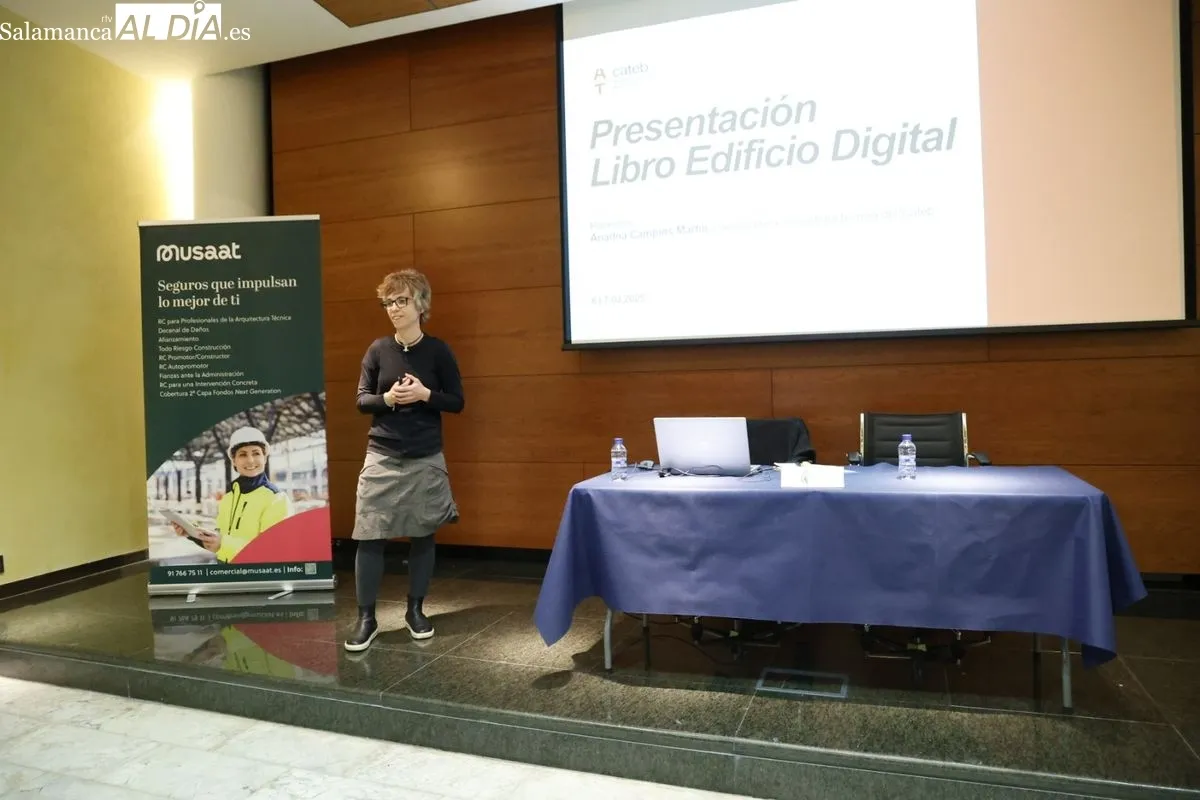 Jornada técnica sobre el ‘Libro del Edificio Digital’ (LED) organizada por el Colegio de Aparejadores de Salamanca en la Cámara de Comercio. Fotos: David Sañudo