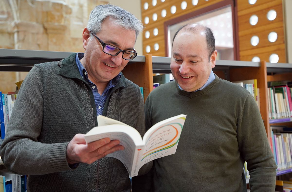 Profesores de la UPSA colaboran con Steven Hayes, referente mundial en psicología clínica