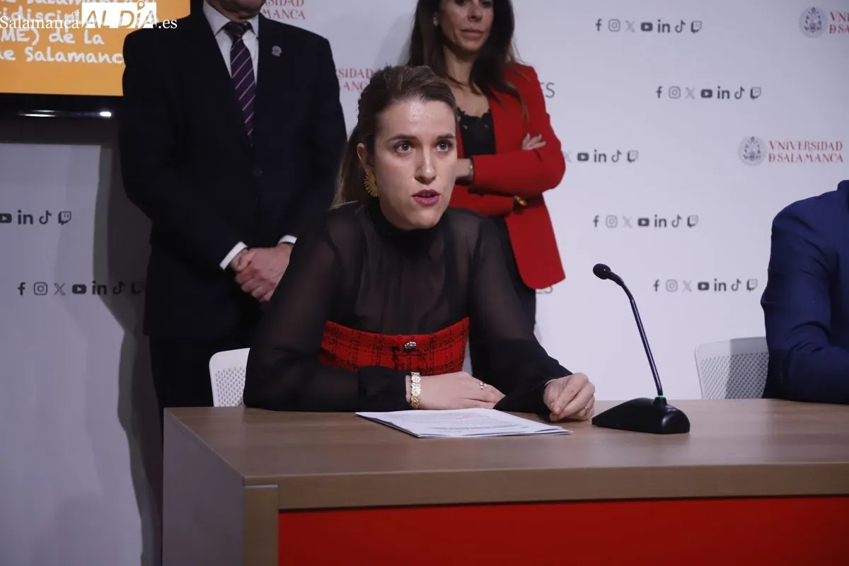 Presentación del acuerdo con Lucía Muñoz Pascual, profesora Titular de Organización de Empresas y directora de la nueva cátedra. Foto de Ángel Puma