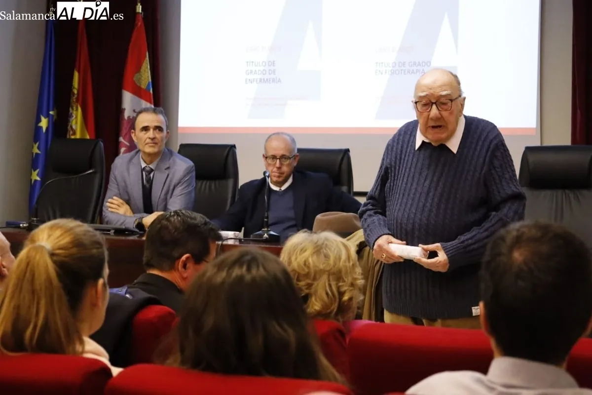 Emotivo homenaje de la Facultad de Enfermería y Fisioterapia de la Universidad de Salamanca a sus antiguos directores. Foto de David Domínguez