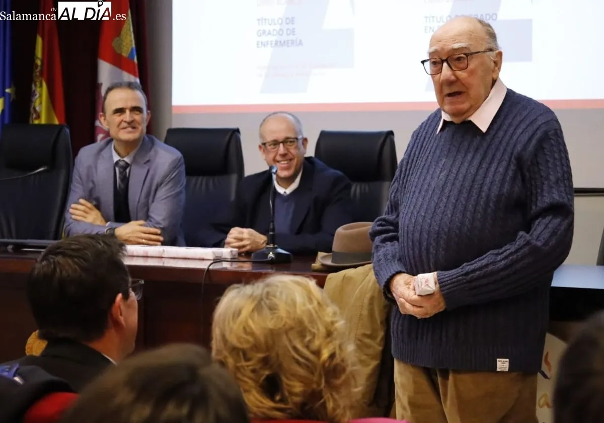 Emotivo homenaje de la Facultad de Enfermería y Fisioterapia de la Universidad de Salamanca a sus antiguos directores. Foto de David Domínguez
