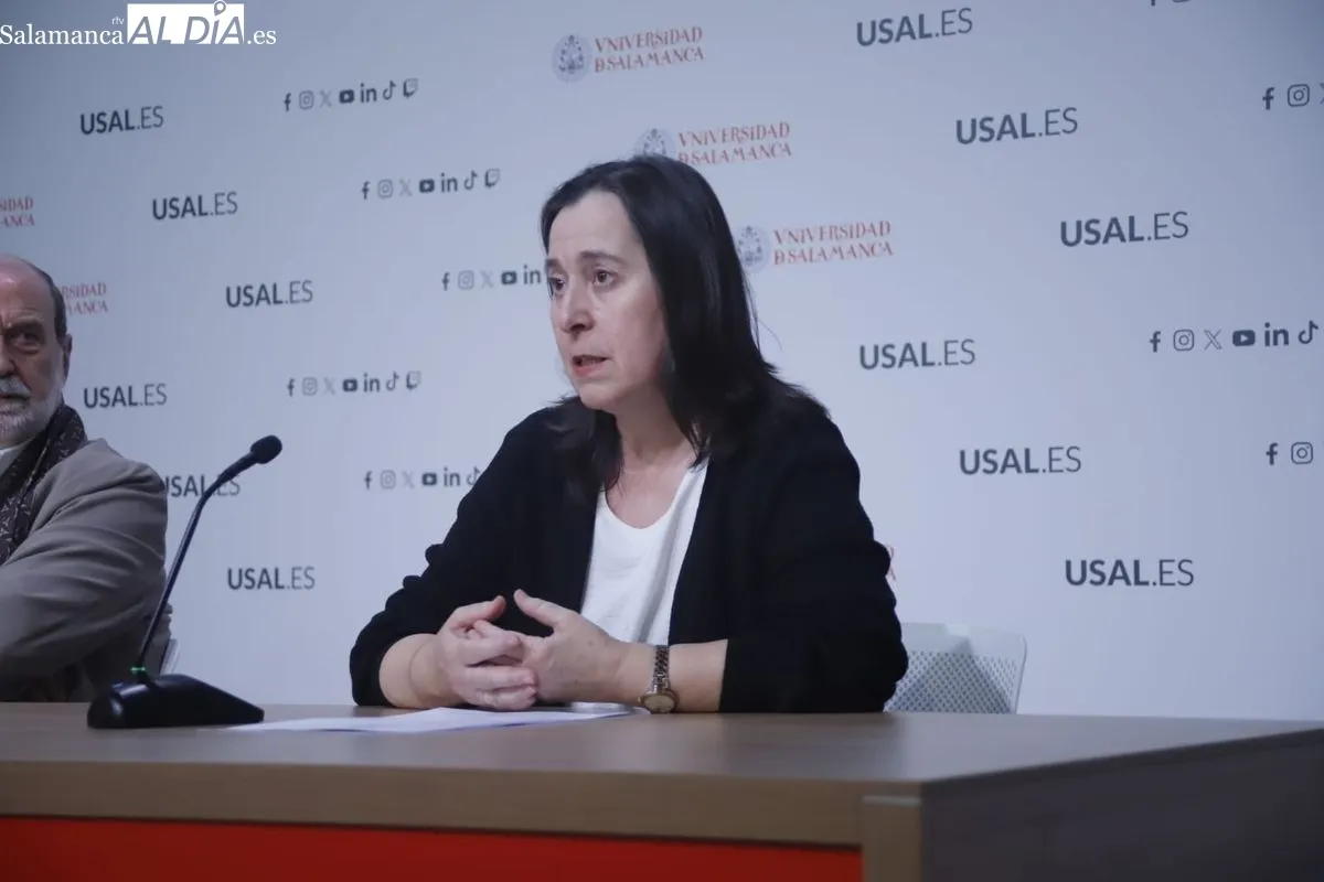 Presentación en la USAL de las XII Jornadas Científicas del INICO con Manuela Crespo. Foto de Ángel Puma