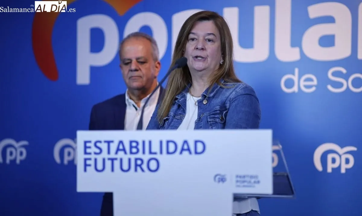Los procuradores populares por la provincia de Salamanca, María del Carmen Sánchez Bellota y José María Sánchez Martín. Foto de David Domínguez