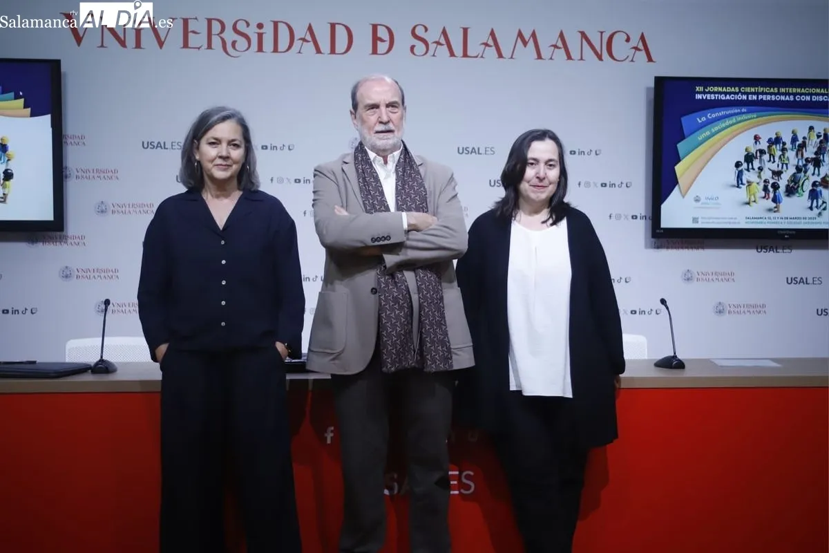 Presentación en la USAL de las XII Jornadas Científicas del INICO con Miguel Ángel Verdugo, Manuela Crespo y Teresa Nieto. Foto de Ángel Puma