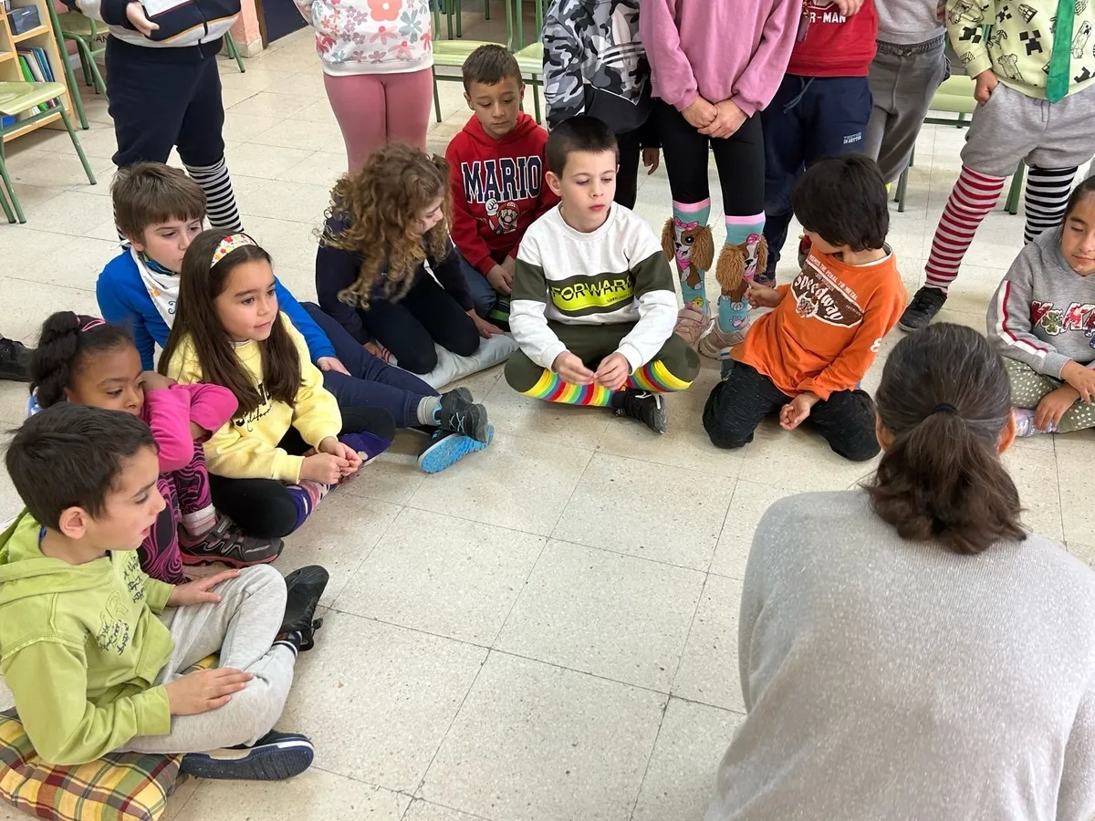 Diversos artistas locales han pasado ya por el CEIP Manuel Moreno Blanco, de Vitigudino 