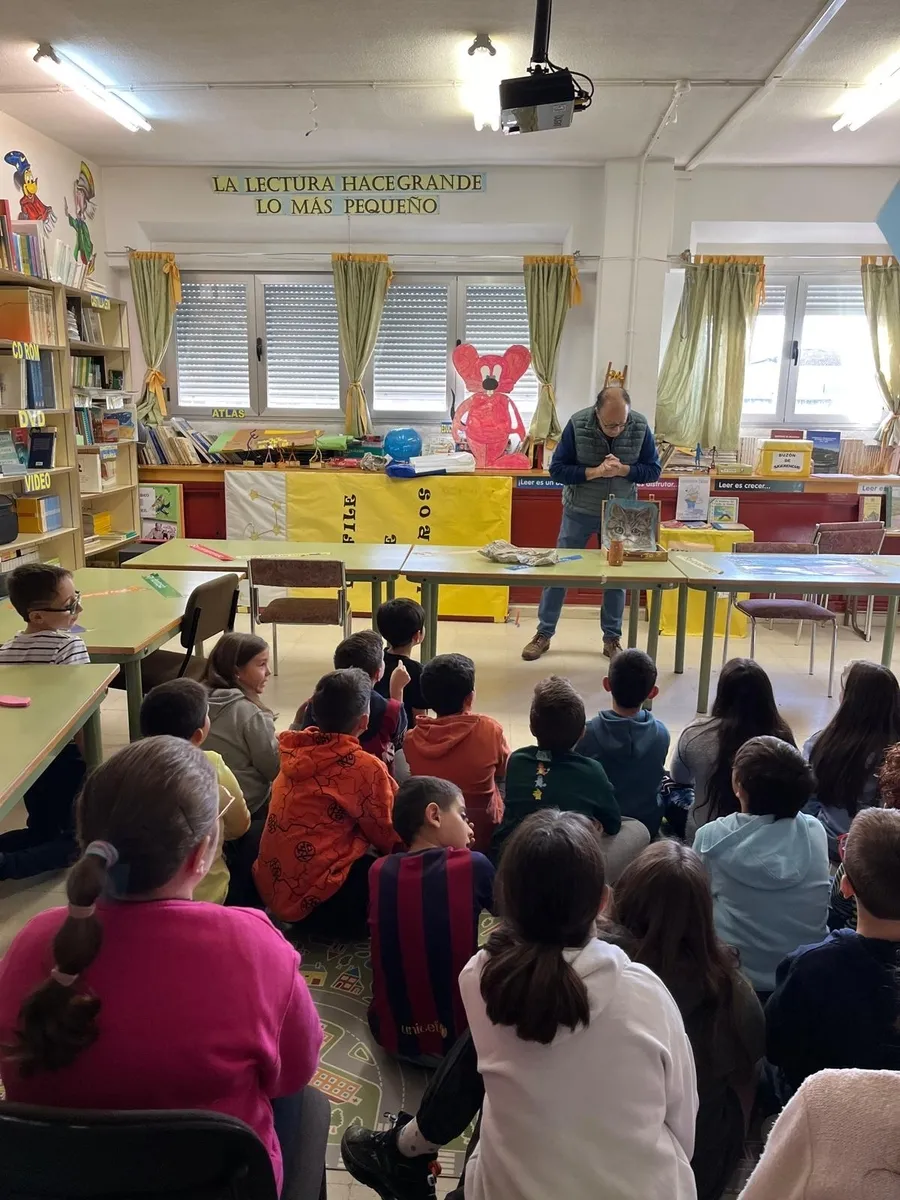 Diversos artistas locales han pasado ya por el CEIP Manuel Moreno Blanco, de Vitigudino 
