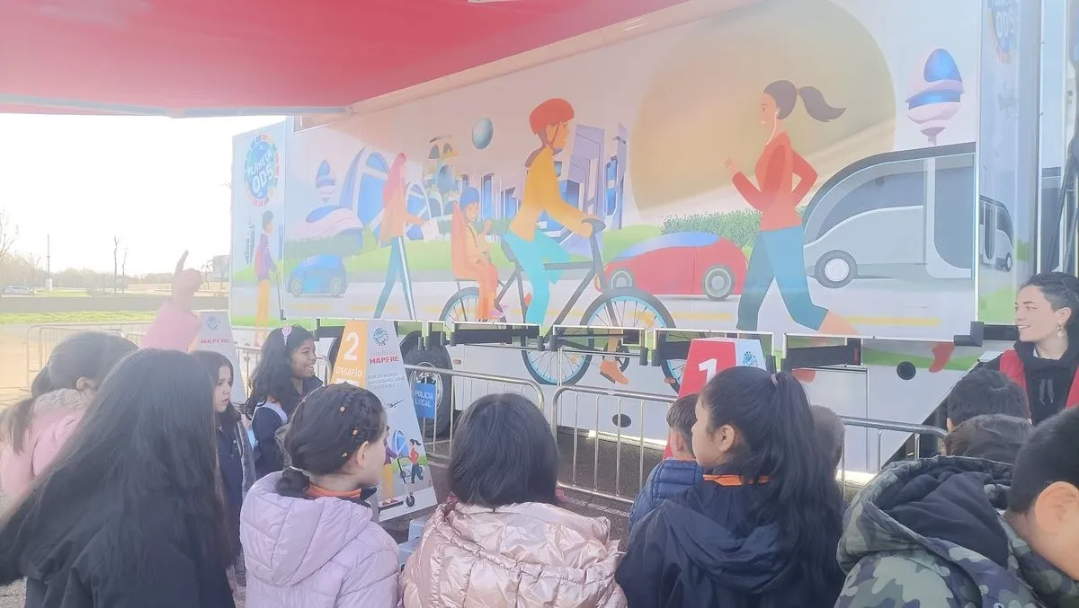 Foto 2 - La 'Caravana Planea ODS' hace parada en el colegio Antonio Machado de Salamanca (Fotos)