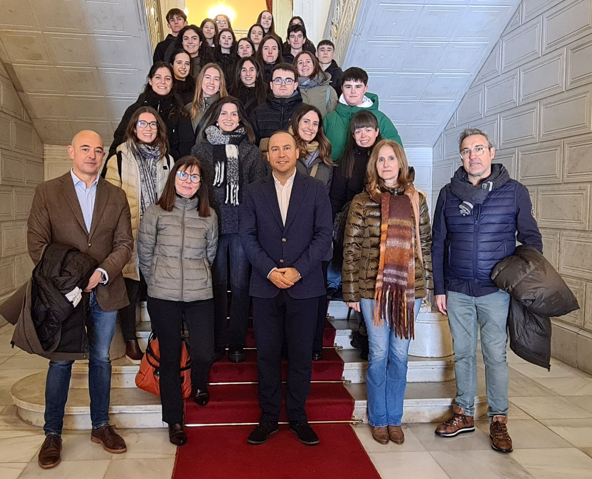 Recepción en el ayuntamiento al grupo de acordeones de Hernani