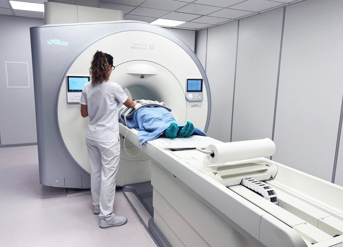 Llega a Salamanca una nueva resonancia magnética que opera con Inteligencia Artificial 