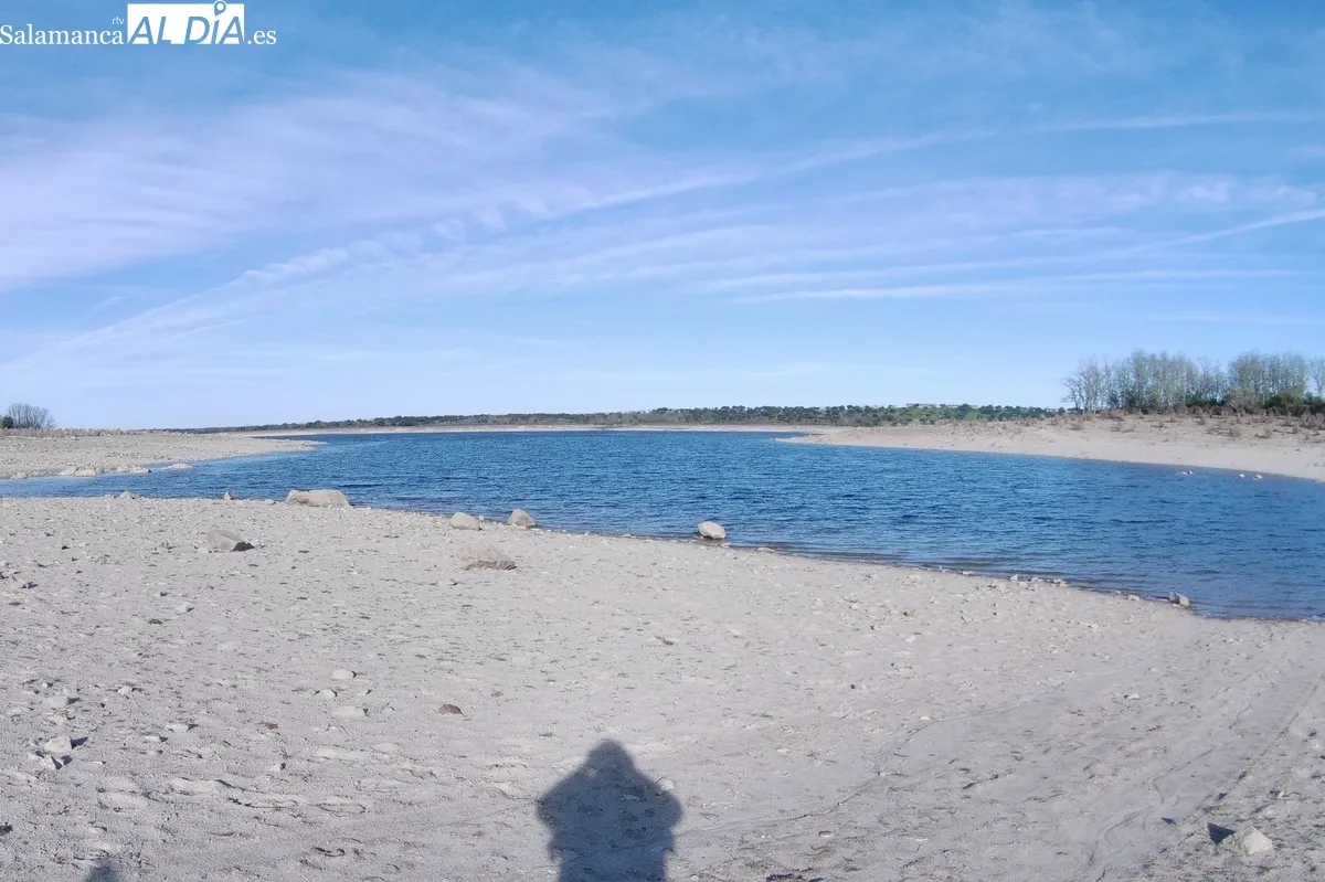 Situación de la presa de Almendra a pie de orilla el pasado domingo / CORRAL 