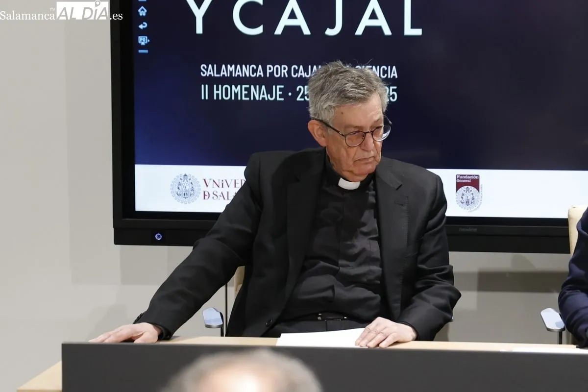 El rector de la Universidad Pontificia de Salamanca, Santiago García-Jalón de la Lama, en la presentación en el Centro Internacional del Español de la segunda edición de la jornada 'Salamanca: por Cajal y la Ciencia'. Foto de David Sañudo