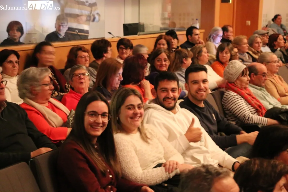 Tilín Telón divirtió al público de Vitigudino con 'Arsénico por compasión' / CORRAL 