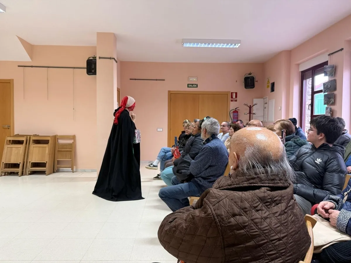 Raquel G. Sevillano en la interpretación 'De profesión fantasma' 