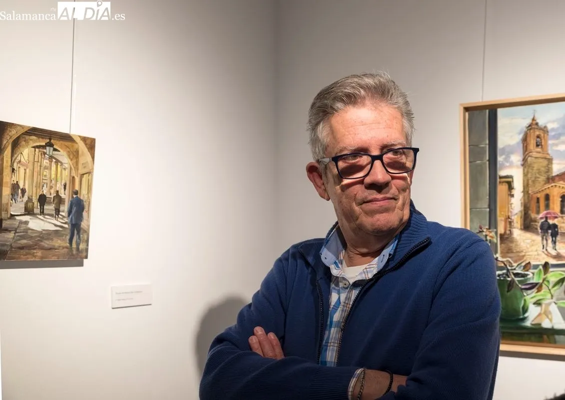 El pintor Antonio Varas de la Rosa ante sus obras en la Torre de los Anaya | Fotos: Carmen Borrego 