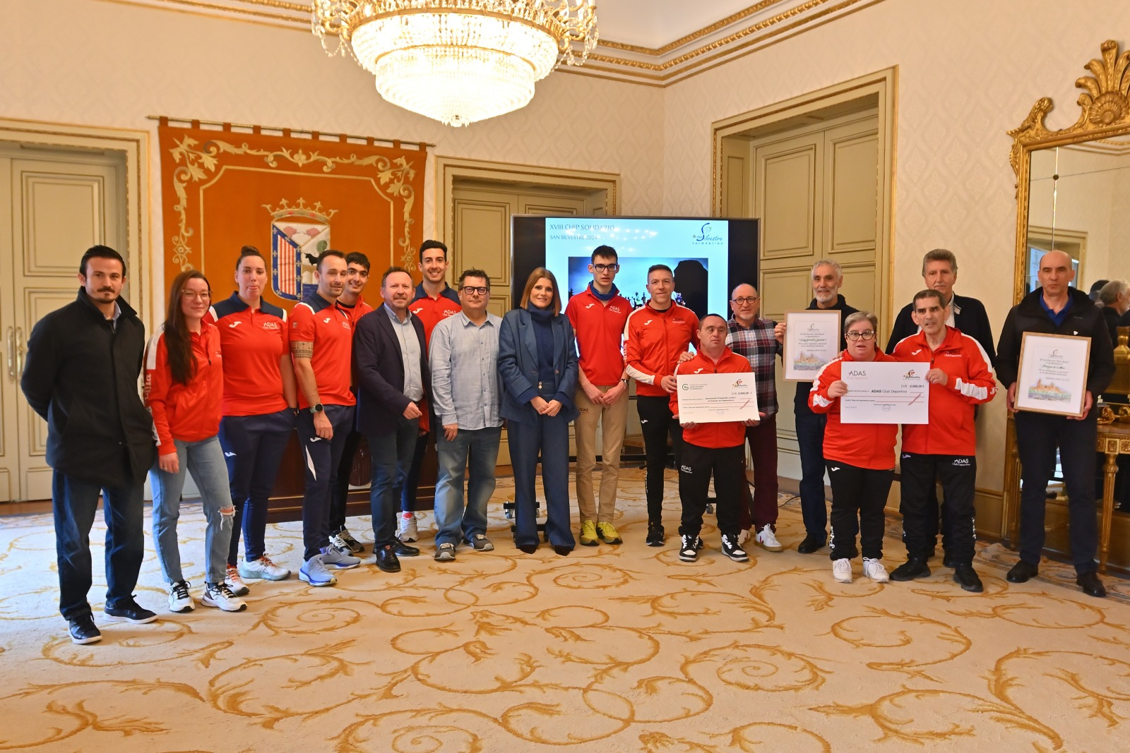 El XVIII Chip Solidario de la San Silvestre, dotado con 7.000 euros, recae en el Club Deportivo ADAS y la Asociación Española contra el Cáncer en Salamanca