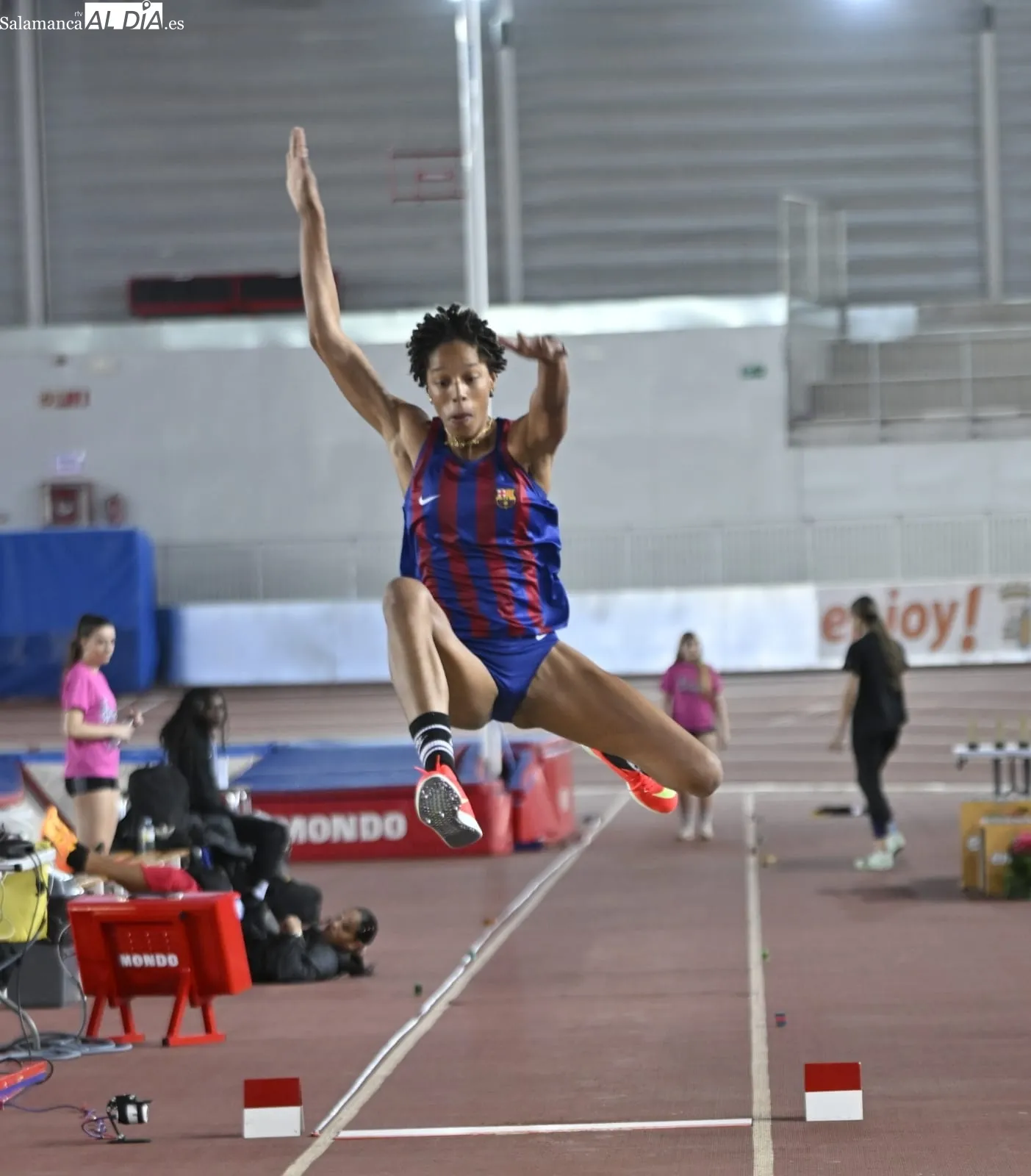 Foto 10 - Yulimar Rojas vuelve a la competici&oacute;n en Salamanca con un fiasco: abandono y sin m&iacute;nima para el Mundial de China (GALER&Iacute;A DE FOTOS)