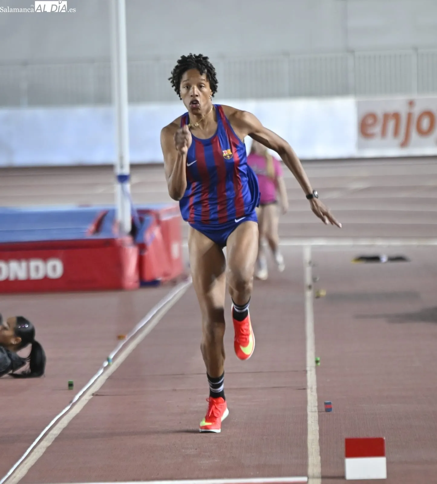 Foto 11 - Yulimar Rojas vuelve a la competici&oacute;n en Salamanca con un fiasco: abandono y sin m&iacute;nima para el Mundial de China (GALER&Iacute;A DE FOTOS)