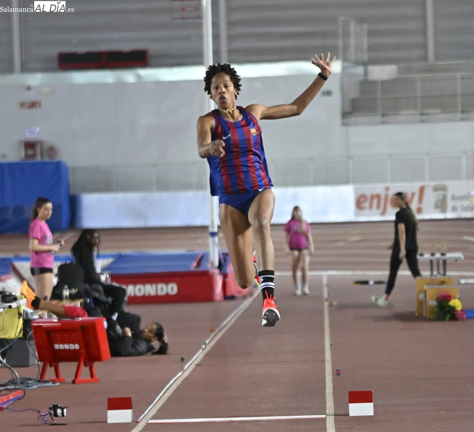 Foto 12 - Yulimar Rojas vuelve a la competici&oacute;n en Salamanca con un fiasco: abandono y sin m&iacute;nima para el Mundial de China (GALER&Iacute;A DE FOTOS)