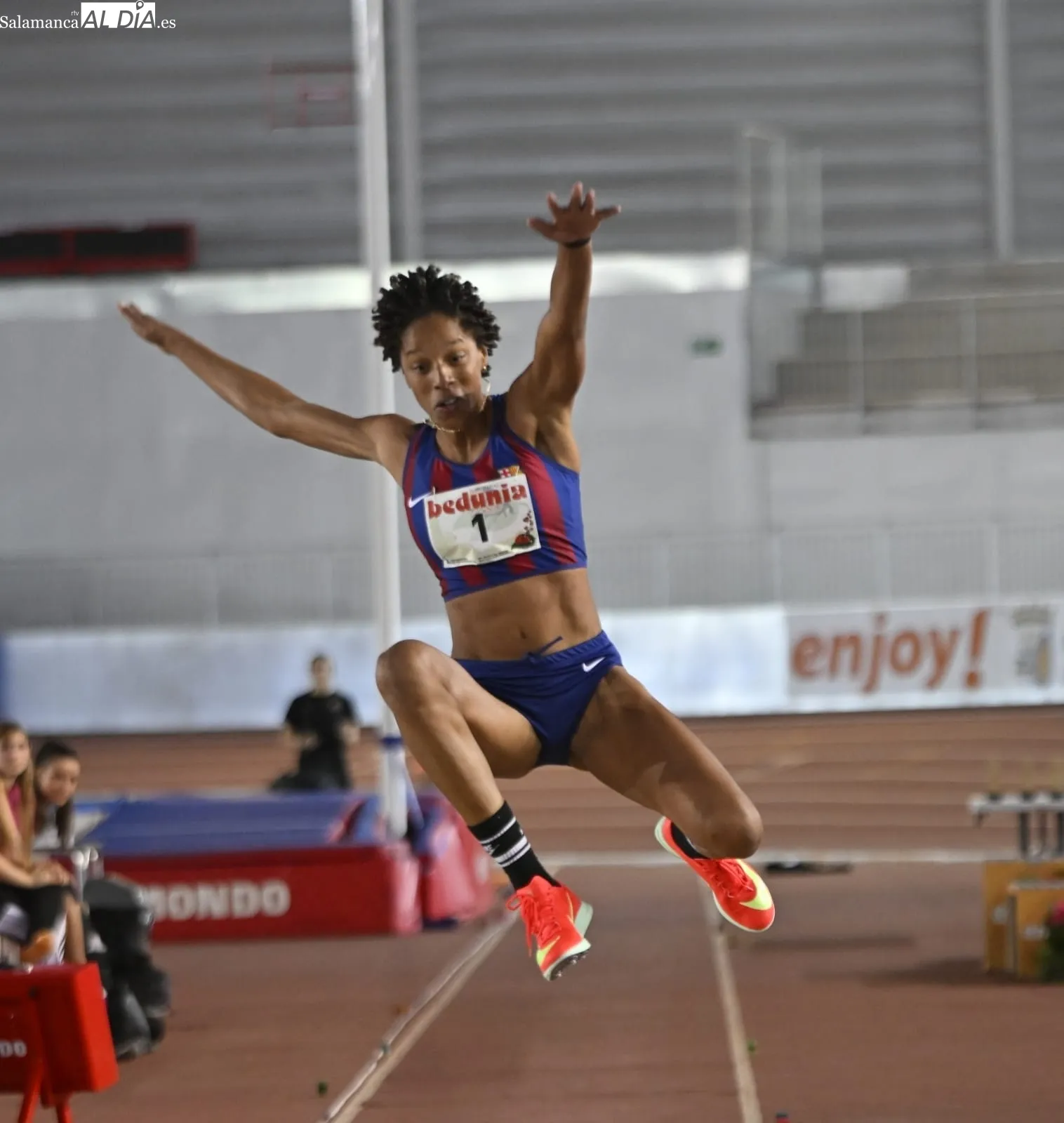 Foto 13 - Yulimar Rojas vuelve a la competici&oacute;n en Salamanca con un fiasco: abandono y sin m&iacute;nima para el Mundial de China (GALER&Iacute;A DE FOTOS)