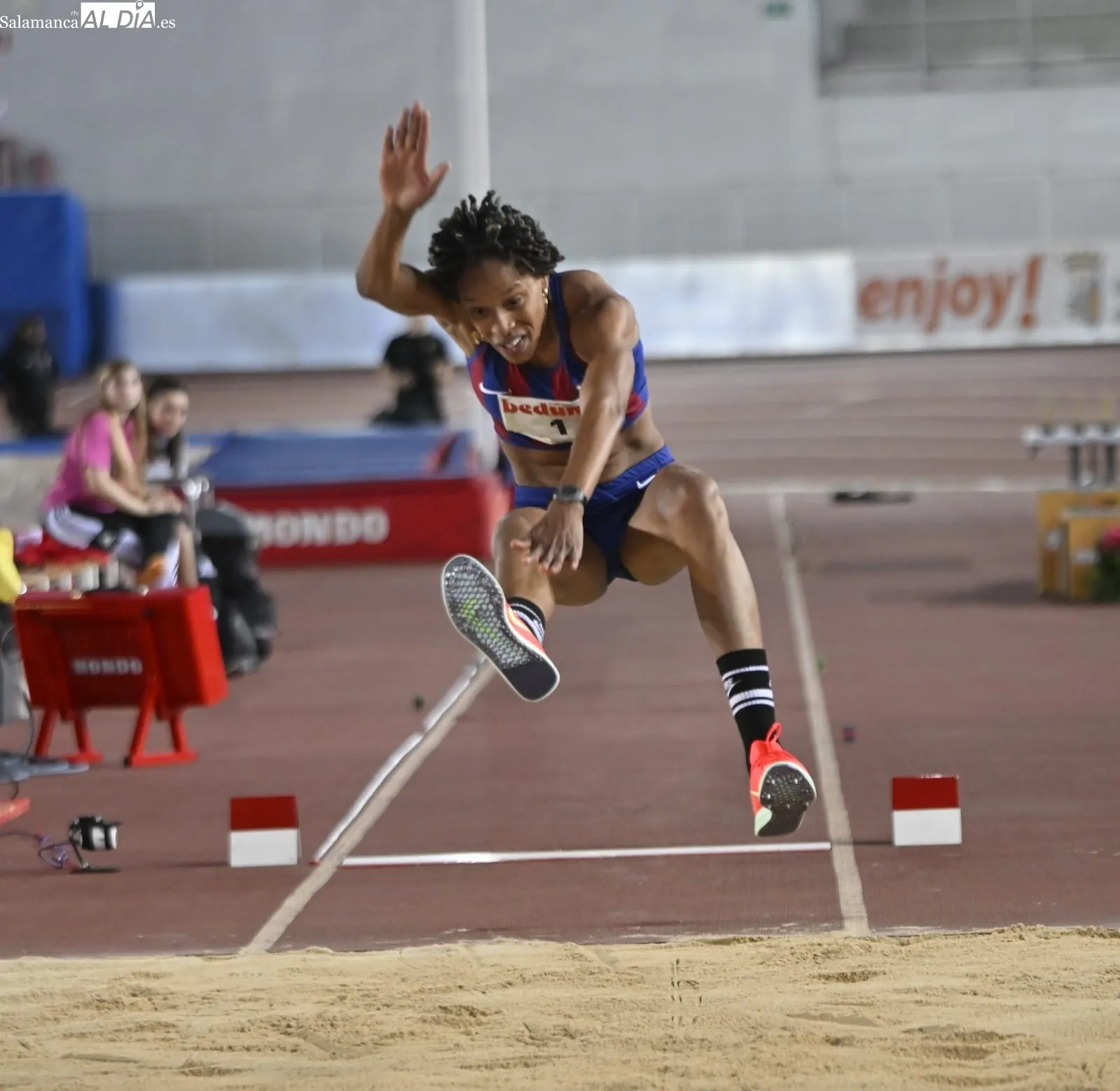 Foto 15 - Yulimar Rojas vuelve a la competici&oacute;n en Salamanca con un fiasco: abandono y sin m&iacute;nima para el Mundial de China (GALER&Iacute;A DE FOTOS)