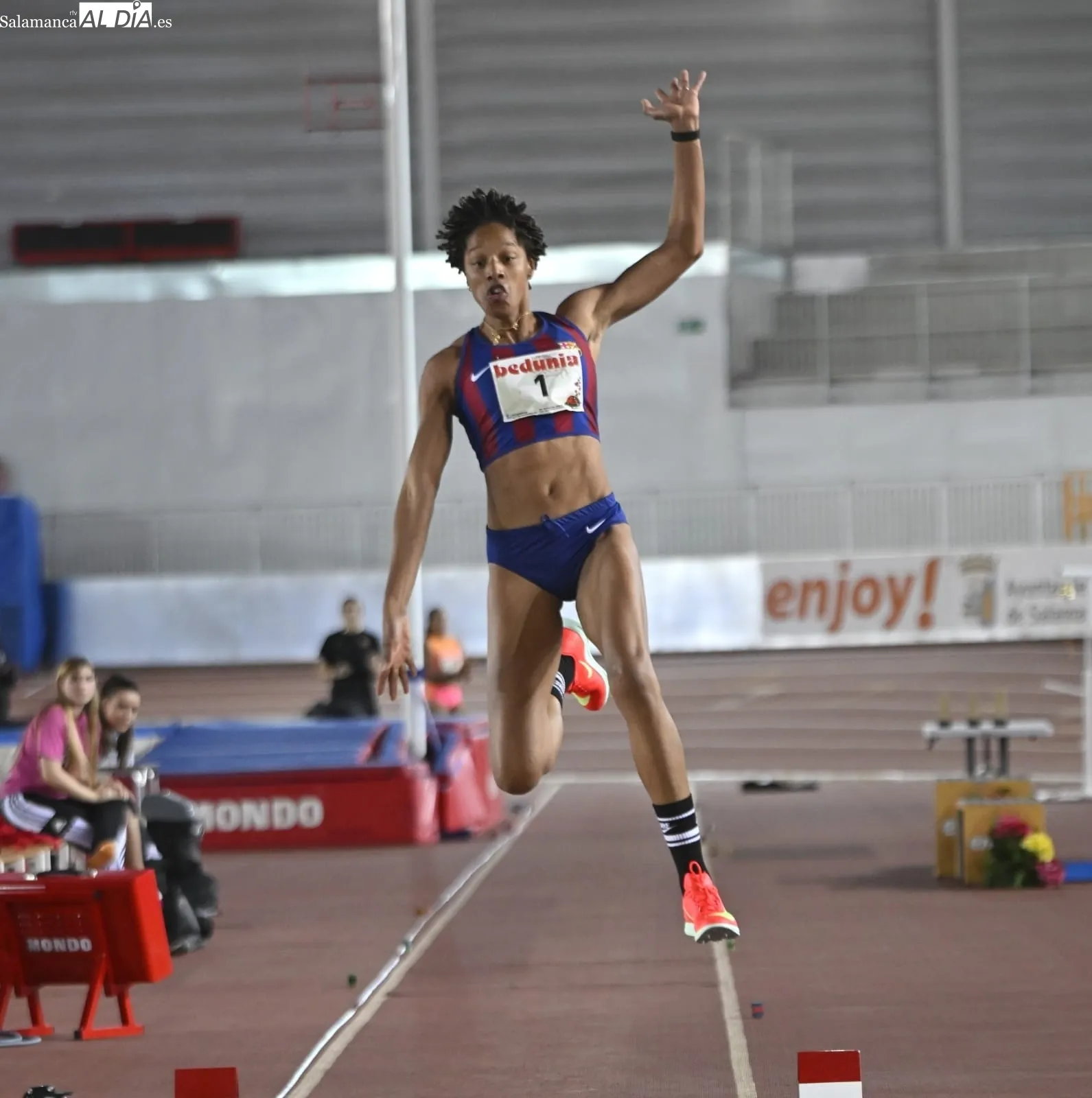 Foto 16 - Yulimar Rojas vuelve a la competici&oacute;n en Salamanca con un fiasco: abandono y sin m&iacute;nima para el Mundial de China (GALER&Iacute;A DE FOTOS)
