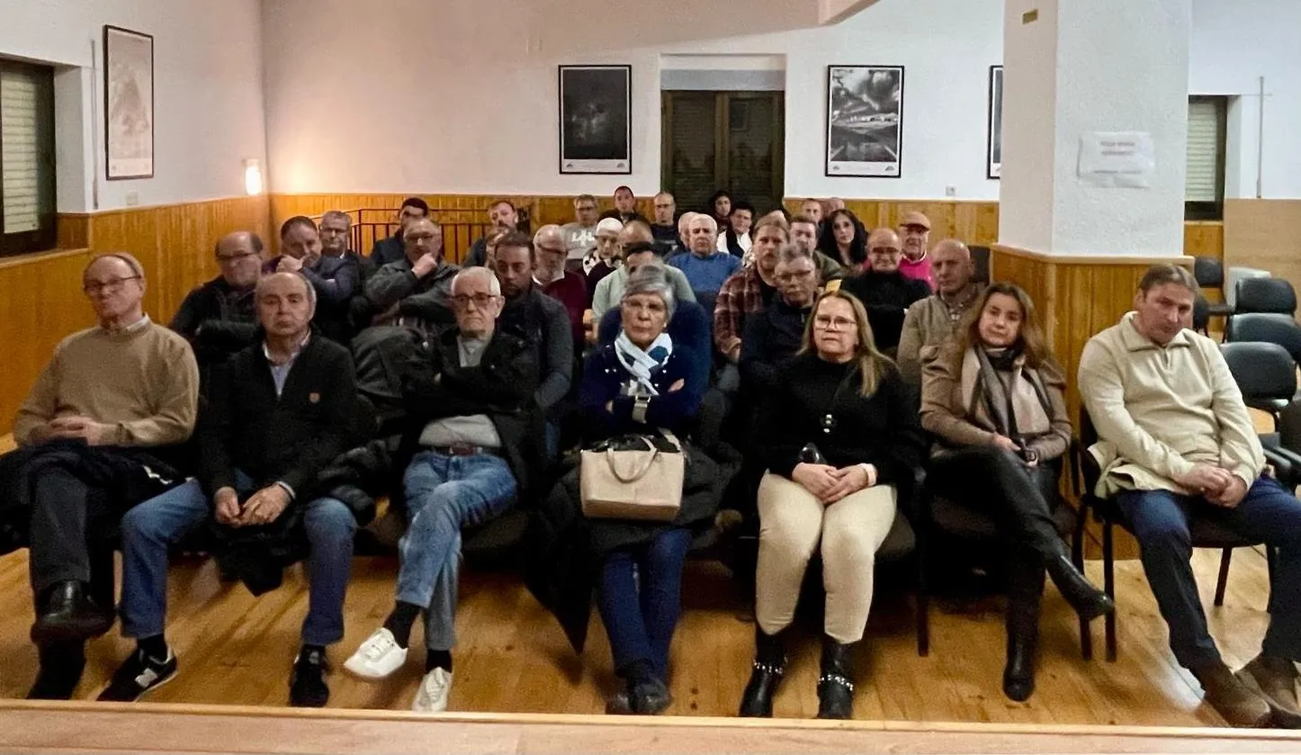Foto 2 - Alcaldes y ediles del PSOE mantienen un encuentro en Morasverdes centrado en carreteras y sanidad
