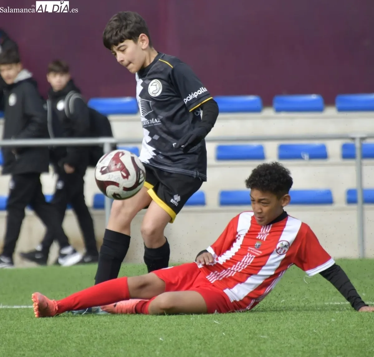 Foto 10 - El f&uacute;tbol base de Salamanca vive una nueva jornada de Liga para ir entrando en su recta final (GALER&Iacute;A DE FOTOS) 