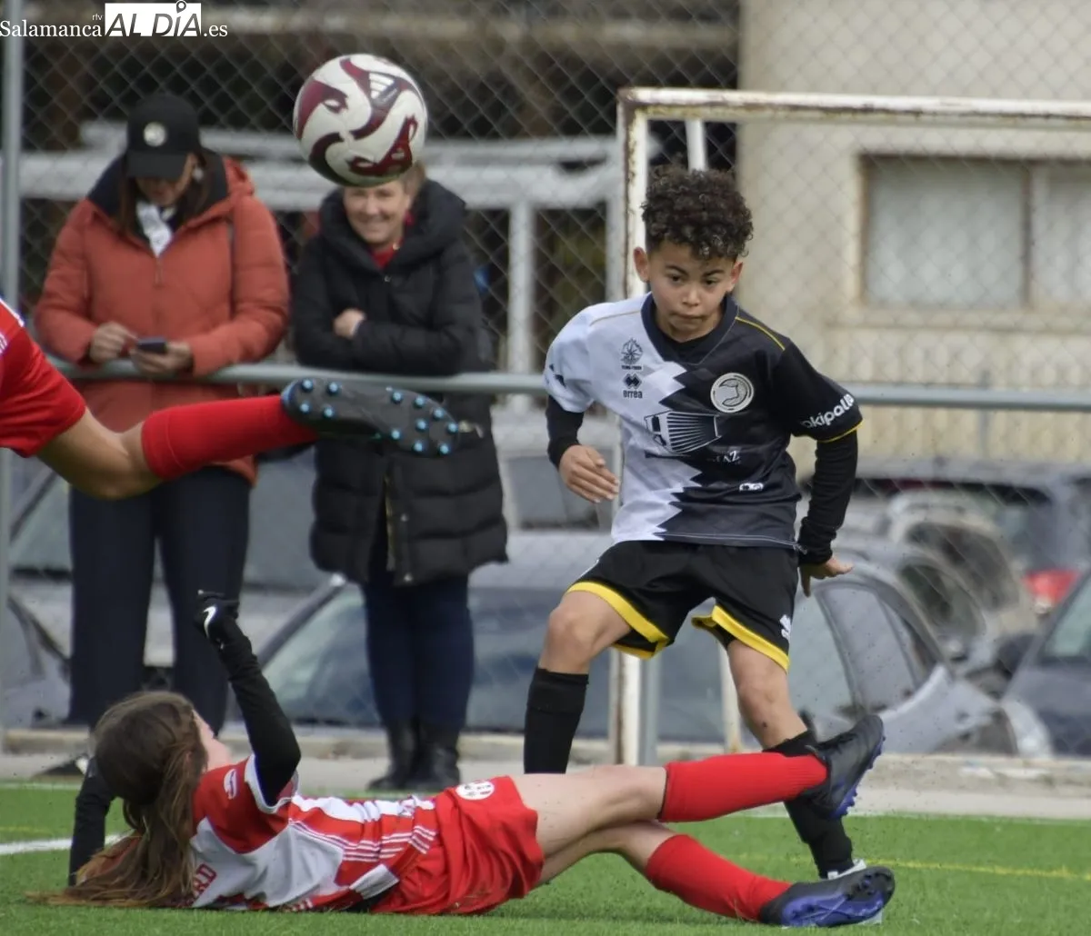 Foto 5 - El f&uacute;tbol base de Salamanca vive una nueva jornada de Liga para ir entrando en su recta final (GALER&Iacute;A DE FOTOS) 