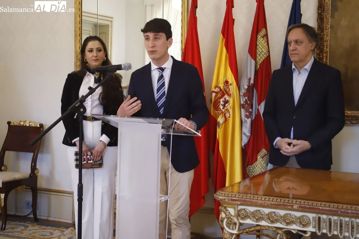  El alcalde de Salamanca, Carlos García Carbayo, entrega los premios del XV Concurso de Proyectos Juveniles. Fotos: Ángel Puma