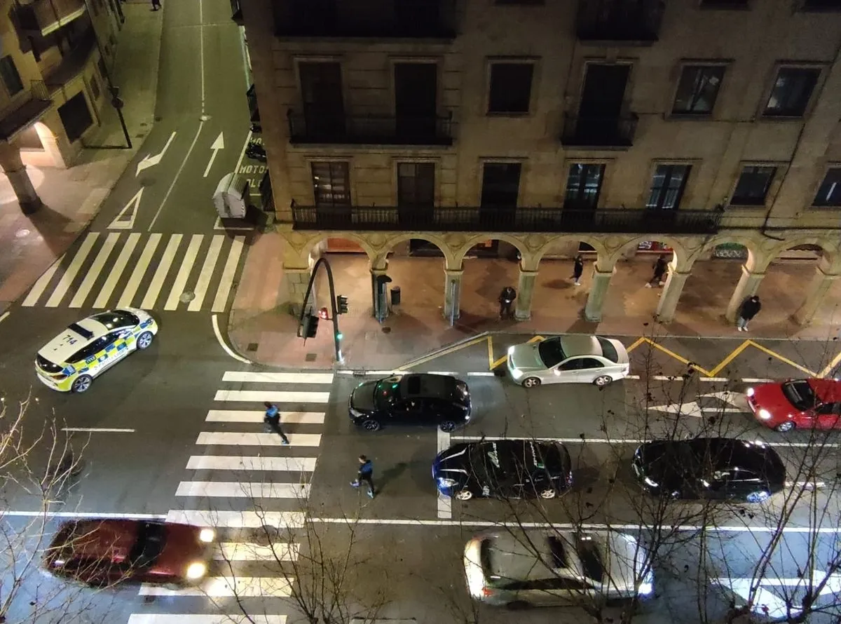 Imágenes de la Gran Vía durante las carreras ilegales de la noche del viernes