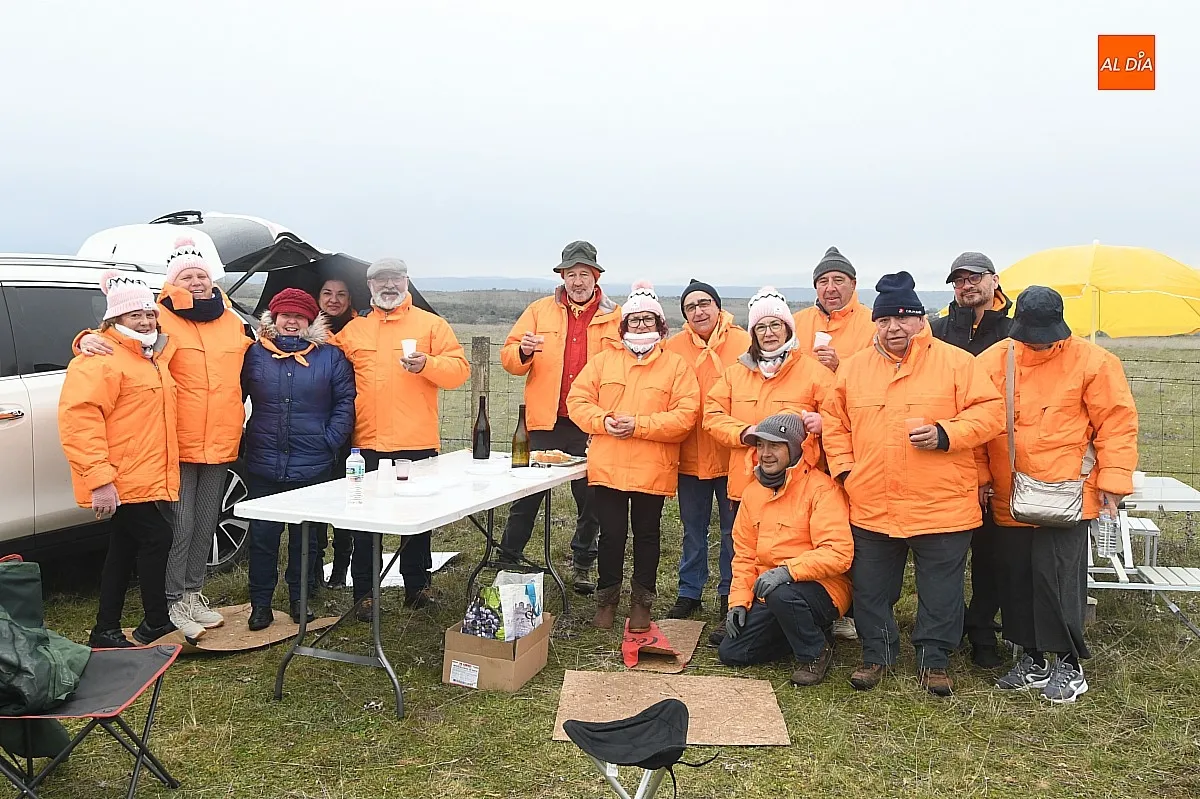 Foto 9 - M&uacute;ltiples pe&ntilde;as y familias disfrutan de los cl&aacute;sicos almuerzos camperos al hilo del encierro