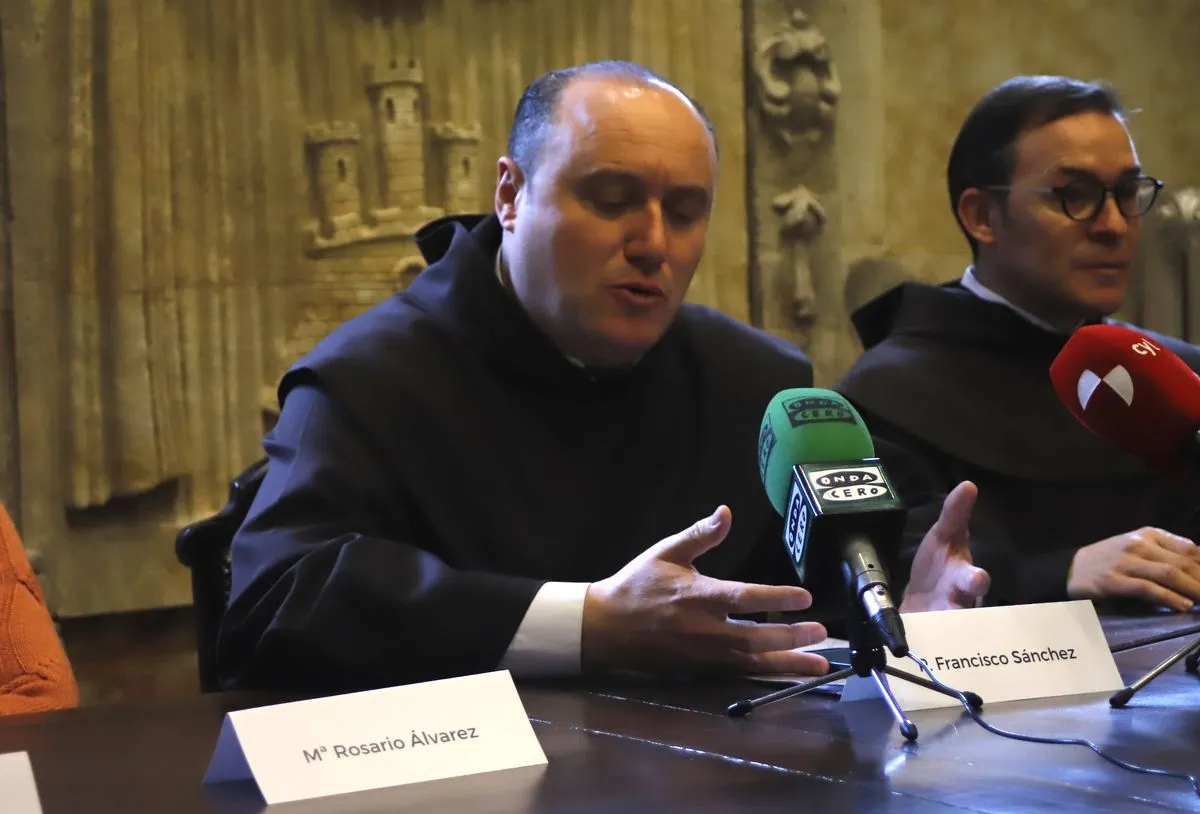 Rueda de prensa sobre los días establecidos para la exposición pública de Santa Teresa de Jesús para su veneración en la Basílica de la Anunciación de Nuestra Señora del Carmen de Alba de Tormes. Foto de Ángel Puma