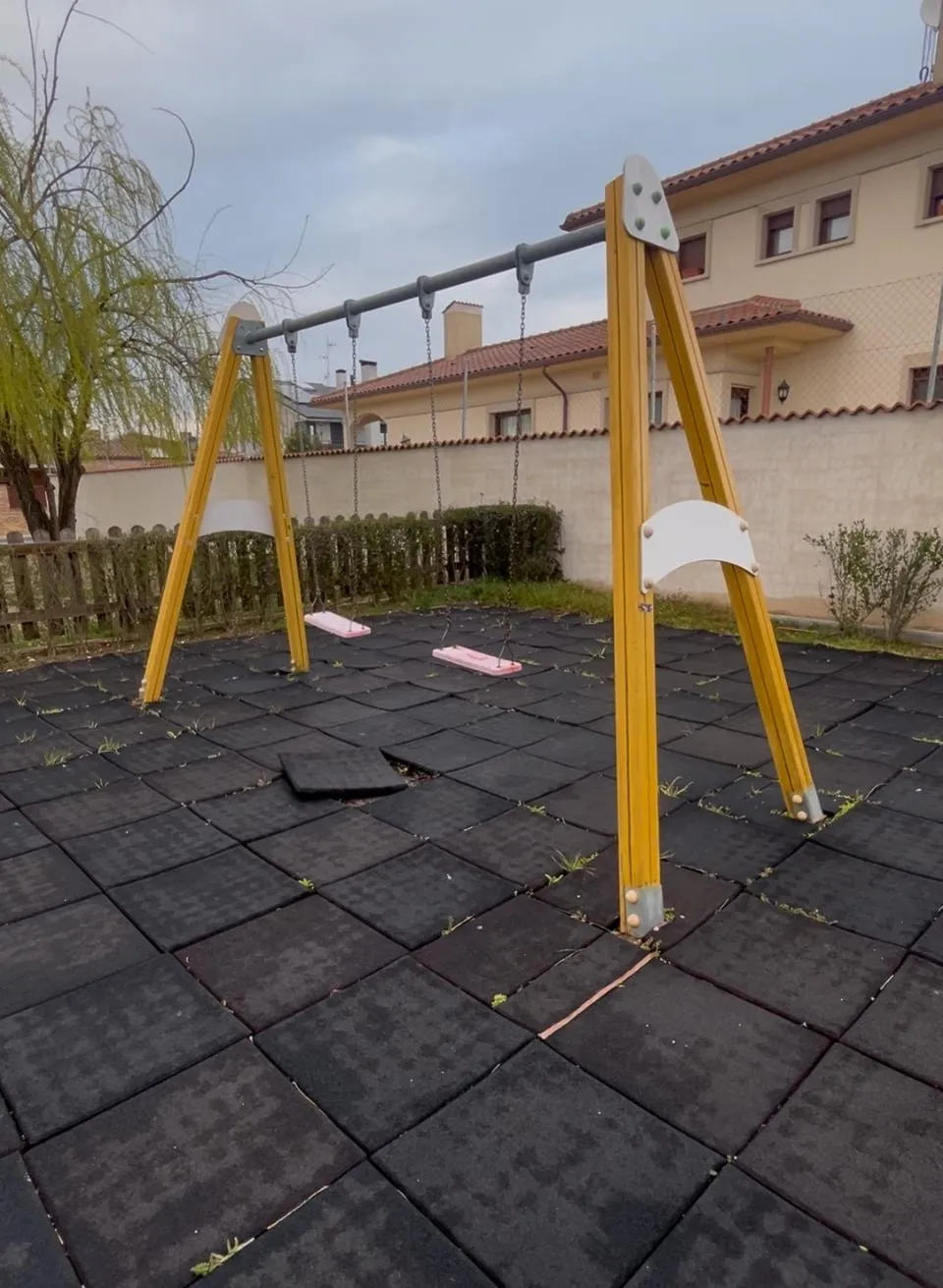 Imágenes de los parques en José Santos Borrego y Urbanización Los Chopos. PP