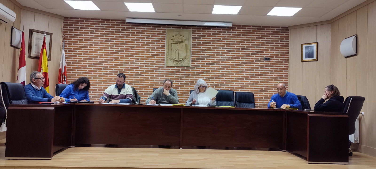 Macotera da luz verde a un nuevo plan de fiscalización interna y un aumento en el precio de las piscinas