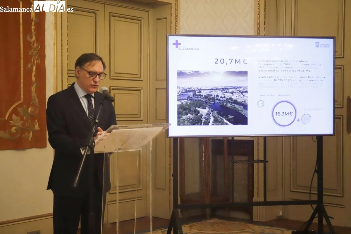 García Carbayo anuncia la esperada renovación de la Plaza de los Bandos con fondos del superávit municipal | Foto: Ángel Puma