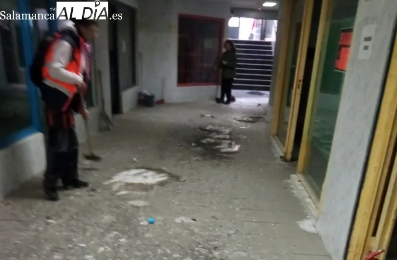 Foto 3 - &lsquo;Pedimos al Ayuntamiento obras urgentes para salvar nuestros locales&rsquo;"